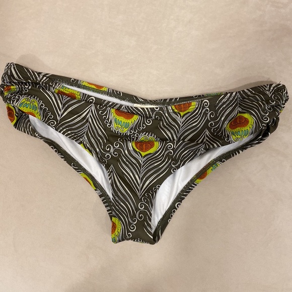 l*space 2 piece Bikini set 👙 - Picture 3 of 4